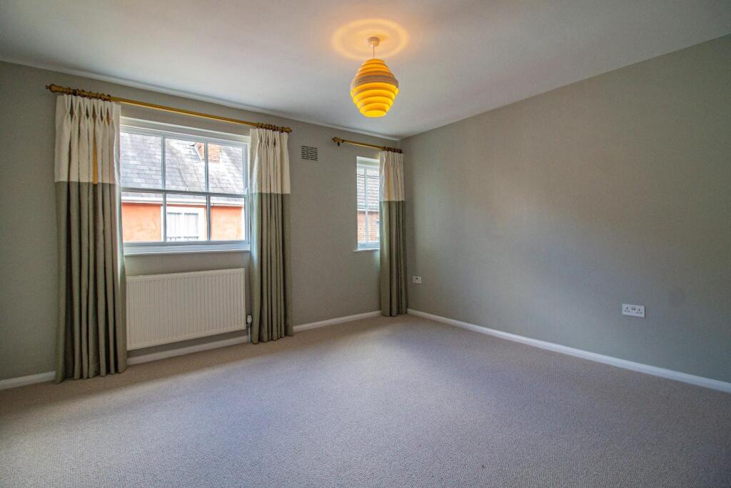 60 Guildhall Street, BSE [Master Bedroom].jpg