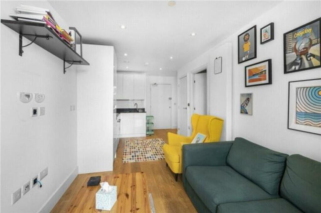 9205_100653004240_IMG_05_0000