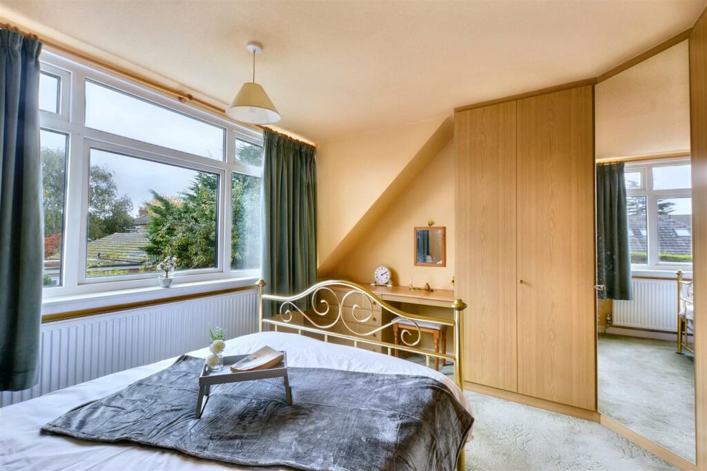 Bedroom 1_1.jpeg