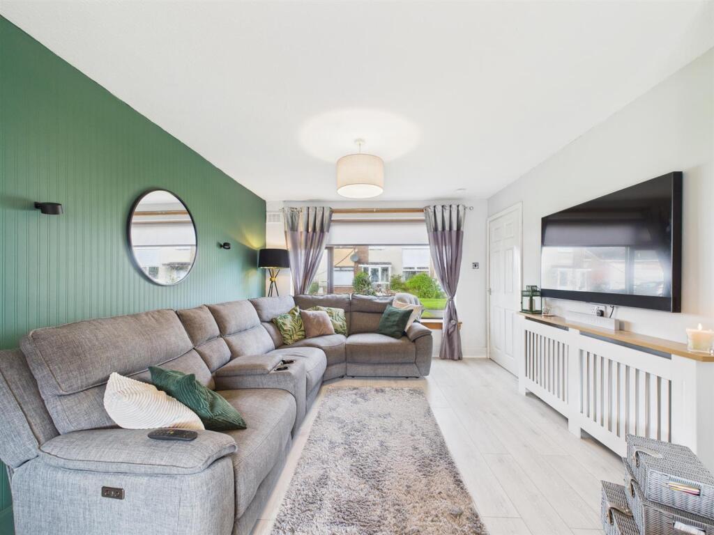 CAM03782G0-PR0204-STILL013_alt.jpg