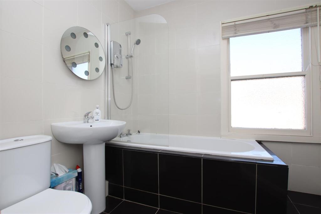 Bathroom.JPG
