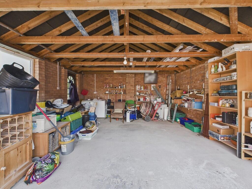 CAM04273G0-PR0136...