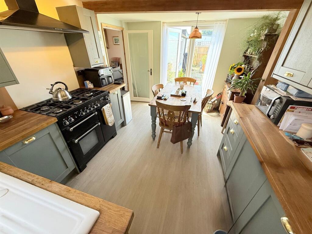 Kitchen 3.jpg