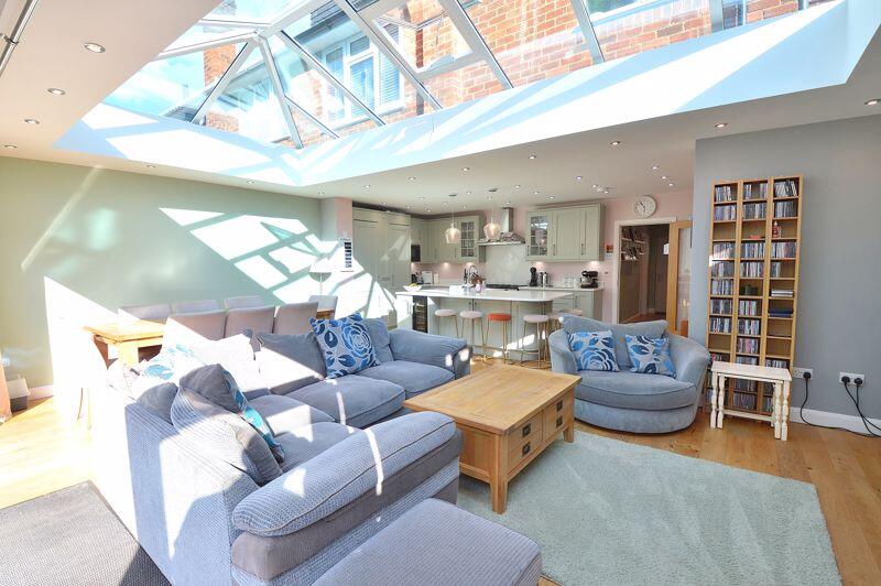 LIVING ROOM / DINING ROOM