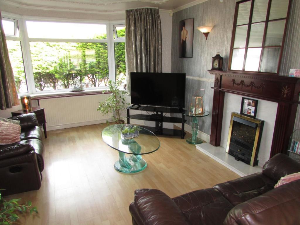 AshtonCres33lnge1.JPG