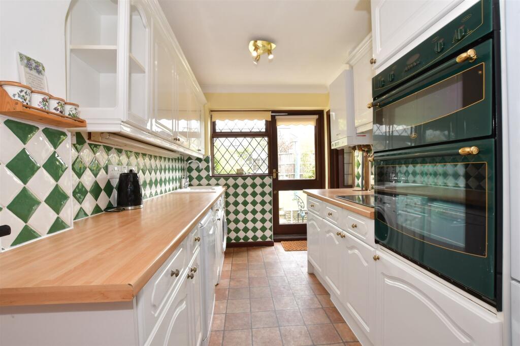Kitchen/ Breakfast Room