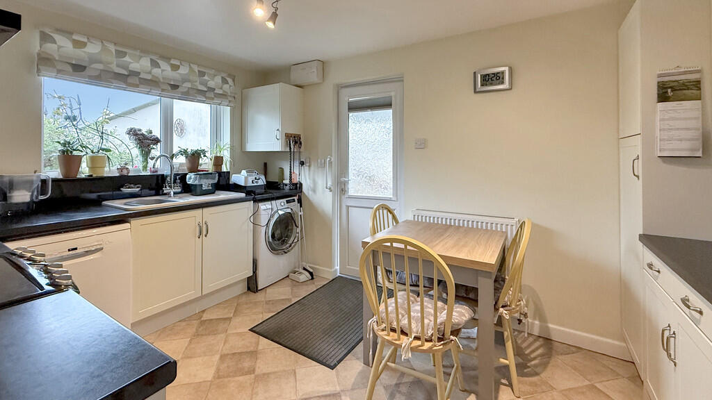 Kitchen/dining ro...