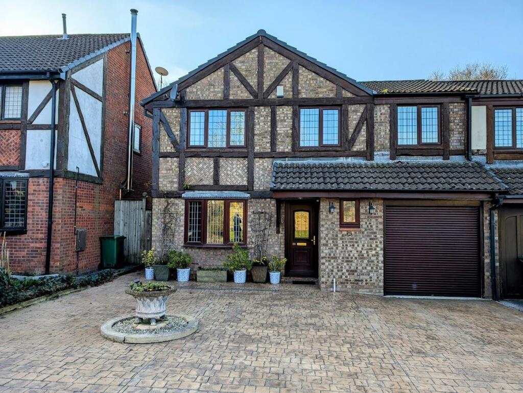 20 Hampden Close front shot 2.jpg