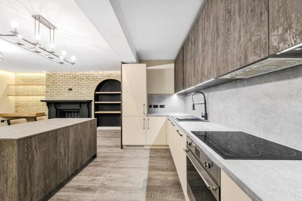 Kitchen2.jpg