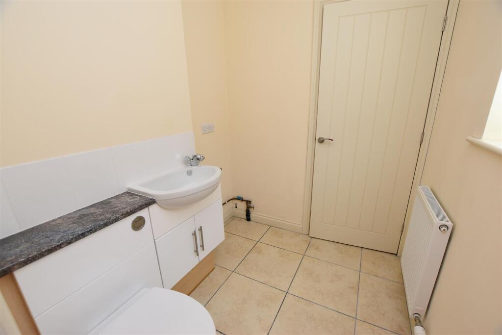 UTILITY CLOAKROOM