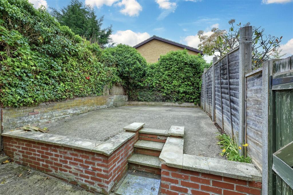 4-15 Gordon Rd Oundle-4.jpg