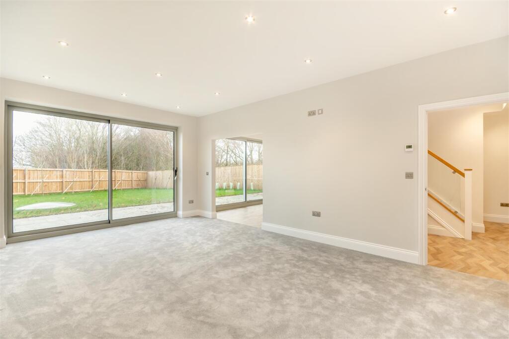 8673458-interior11.jpg