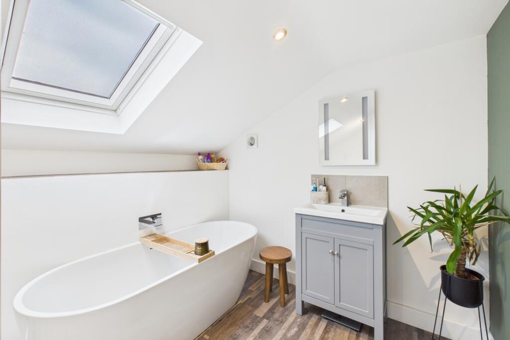 CAM03162G0-PR0316-STILL028