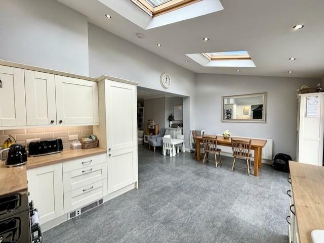 Kitchen/Dining Area
