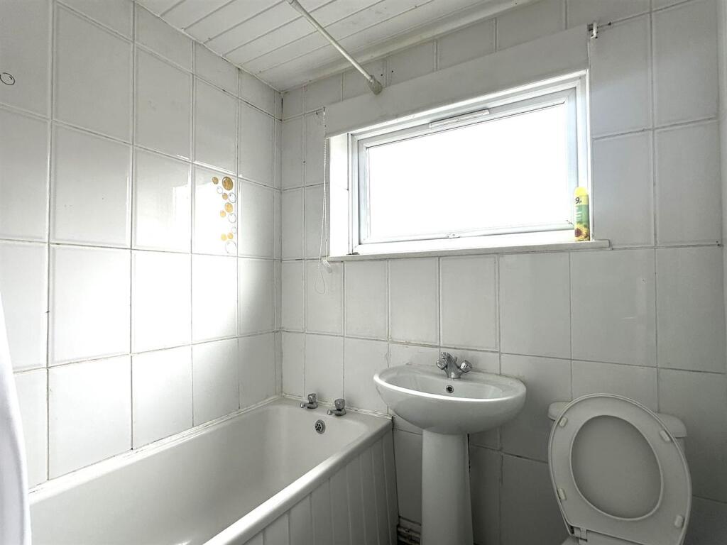 BATHROOM/WC