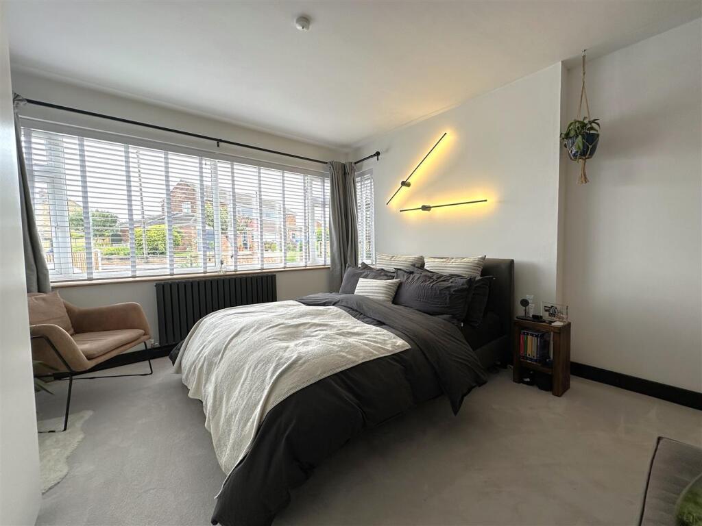 Master Bedroom 947