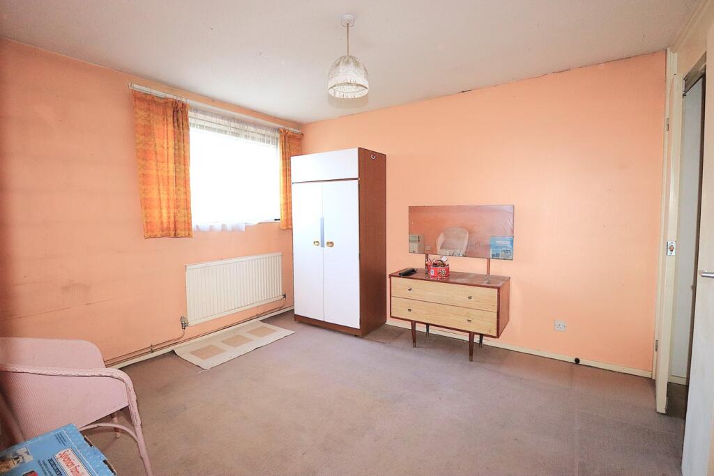 Holywell Close, Farnborough, GU14