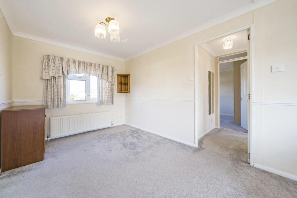 DINING ROOM.jpg