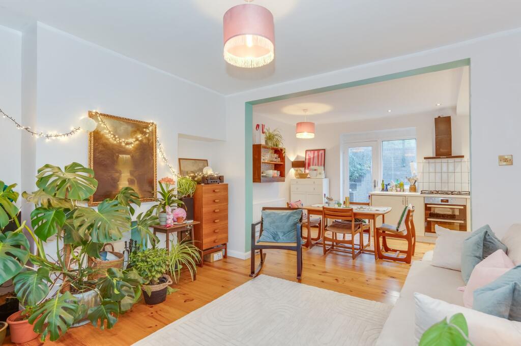 KITCHEN, DINING ROOM AND LOUNGE