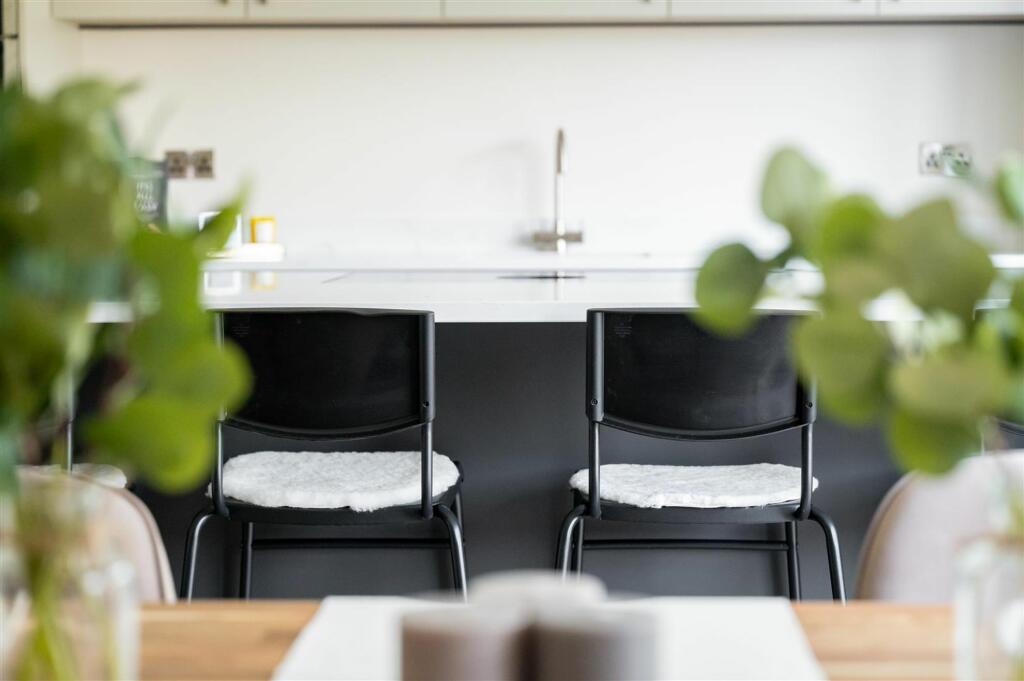 OPEN-PLAN DINING KITCHEN