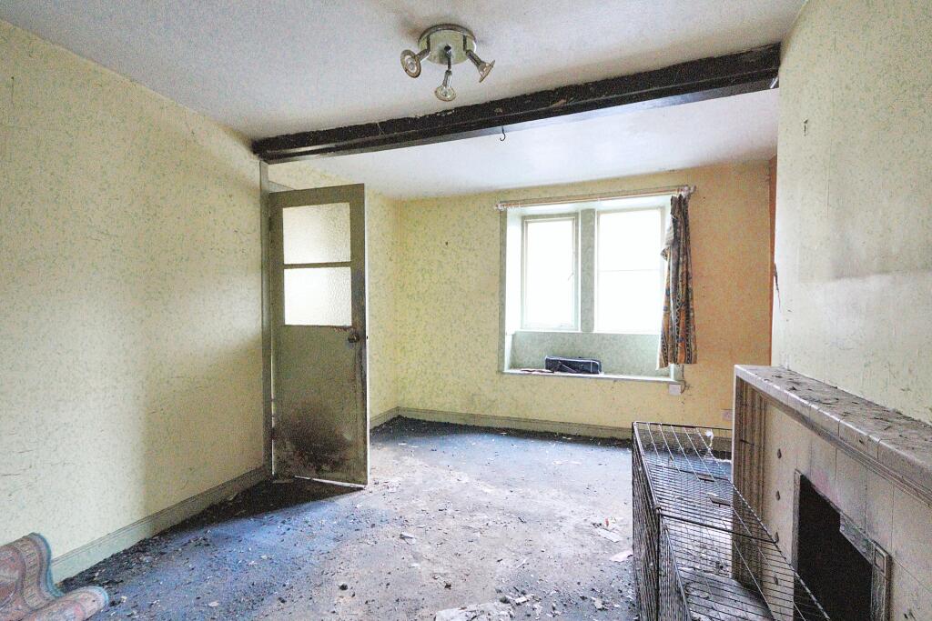 4 Hepworth Road, Jackson Bridge, Holmfirth, West Yorkshire, HD9 1ET