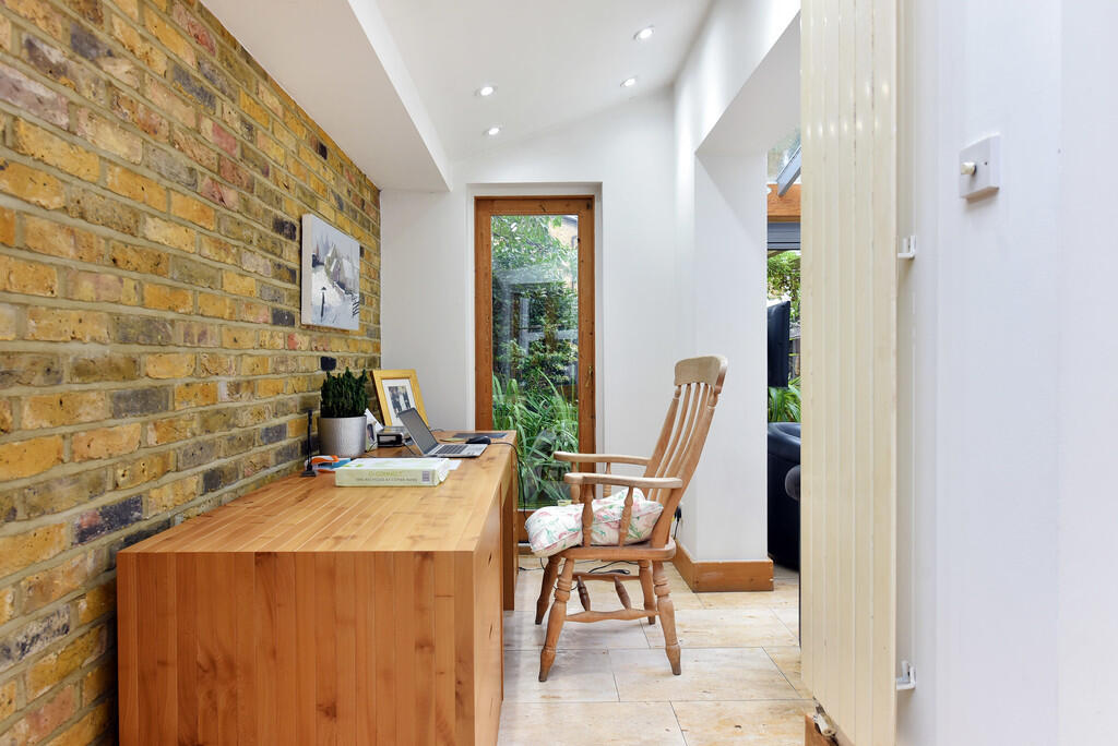 22 Meynell Cresce...