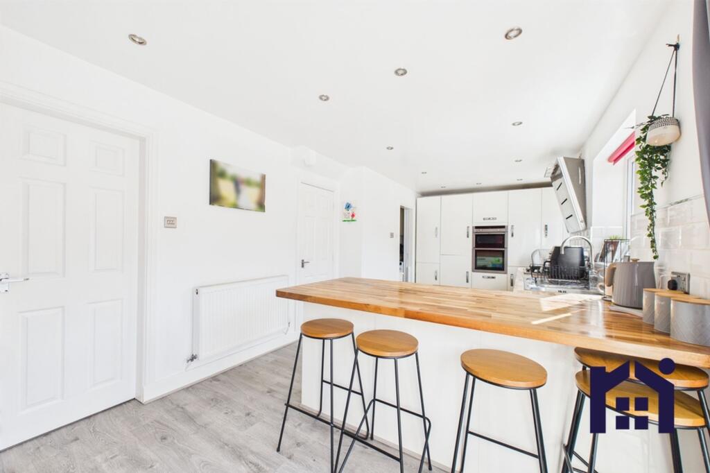 Dining kitchen