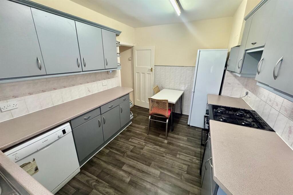 Kitchen2.jpg