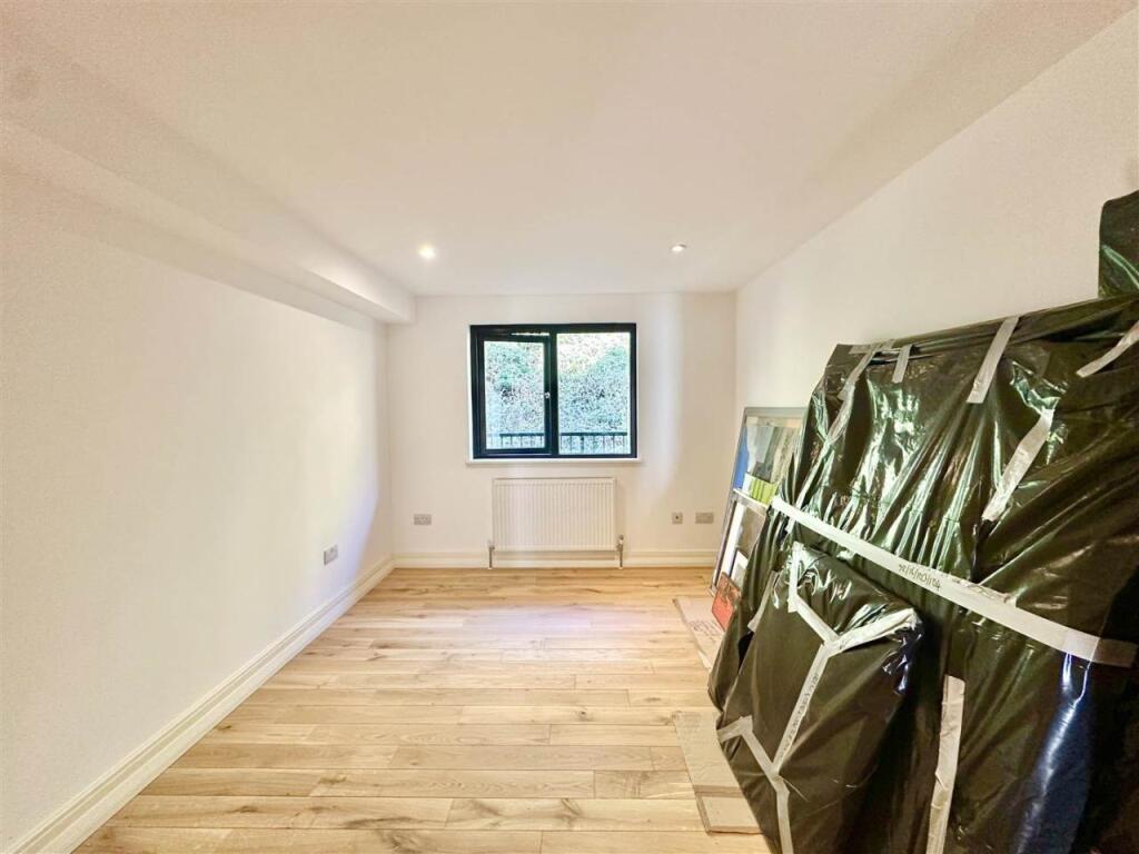 Second bedroom2