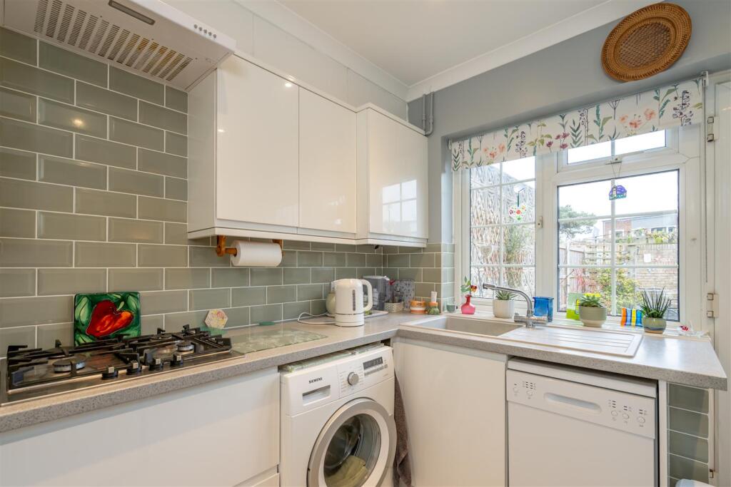 Kitchen (2).jpg