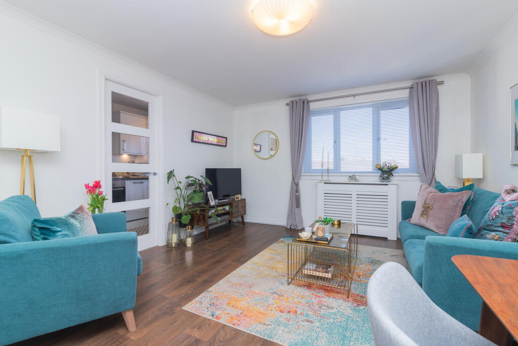 34 Thornly Park Gardens, Paisley, PA2 7RF L-9