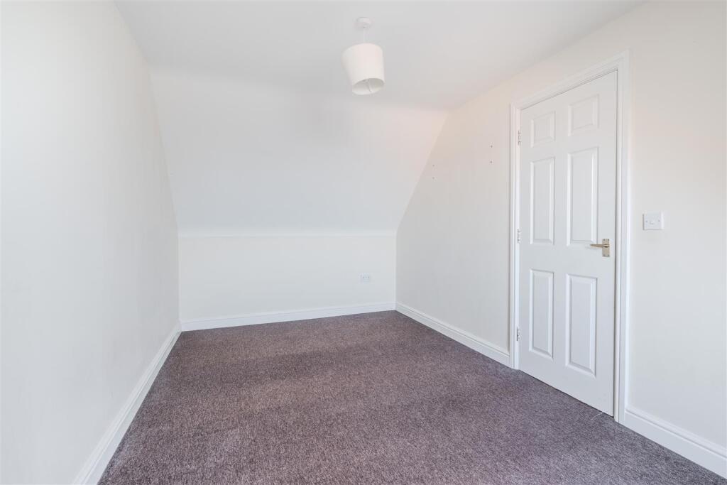 Bedroom 1.jpg