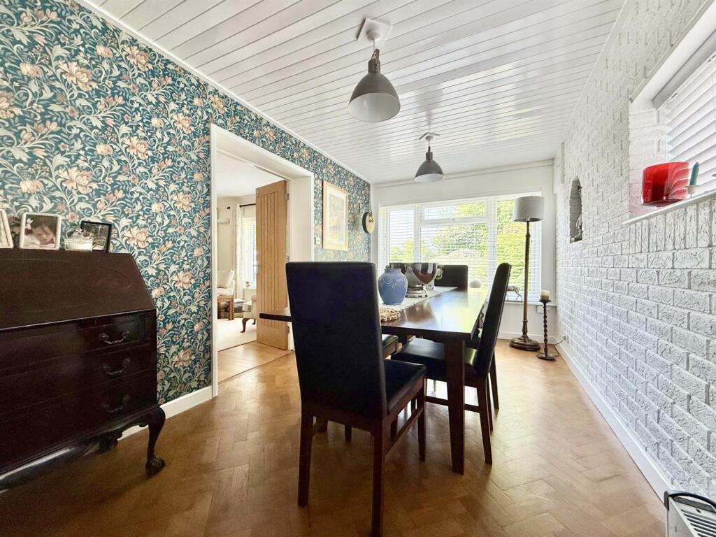 DiningRoom.jpg