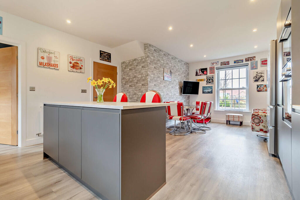 8587091-interior0...
