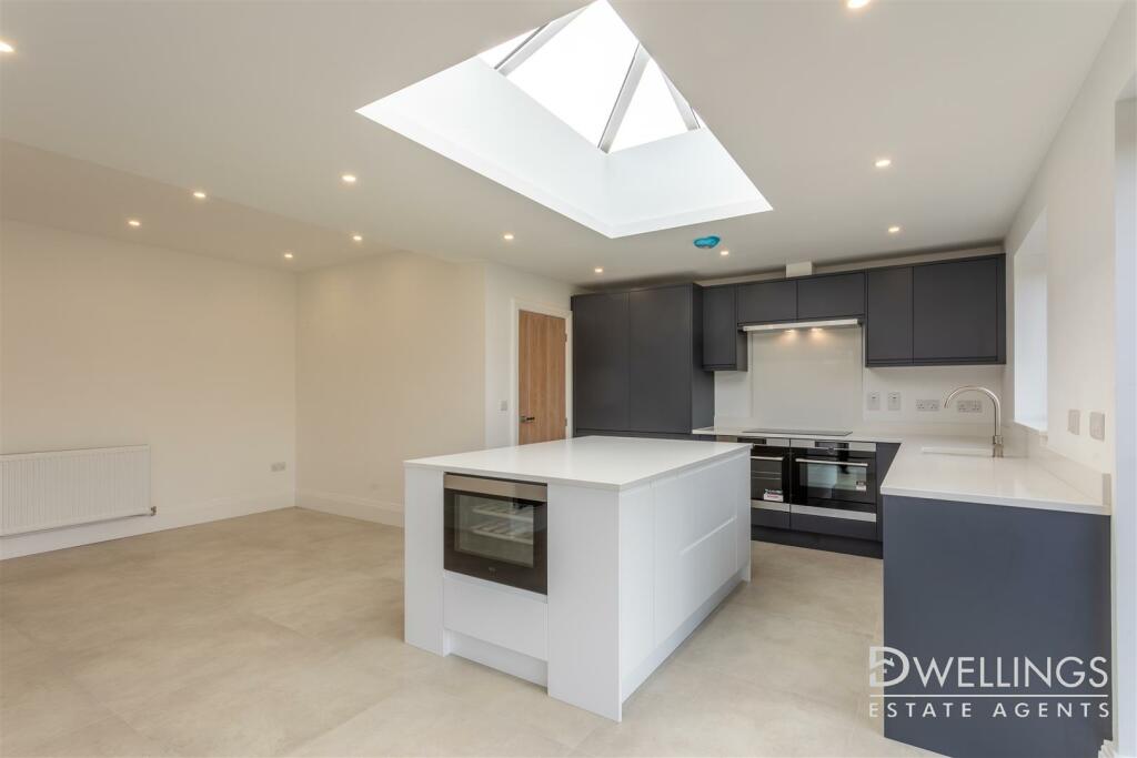 BEECH DRIVE - OPEN PLAN KITCHEN