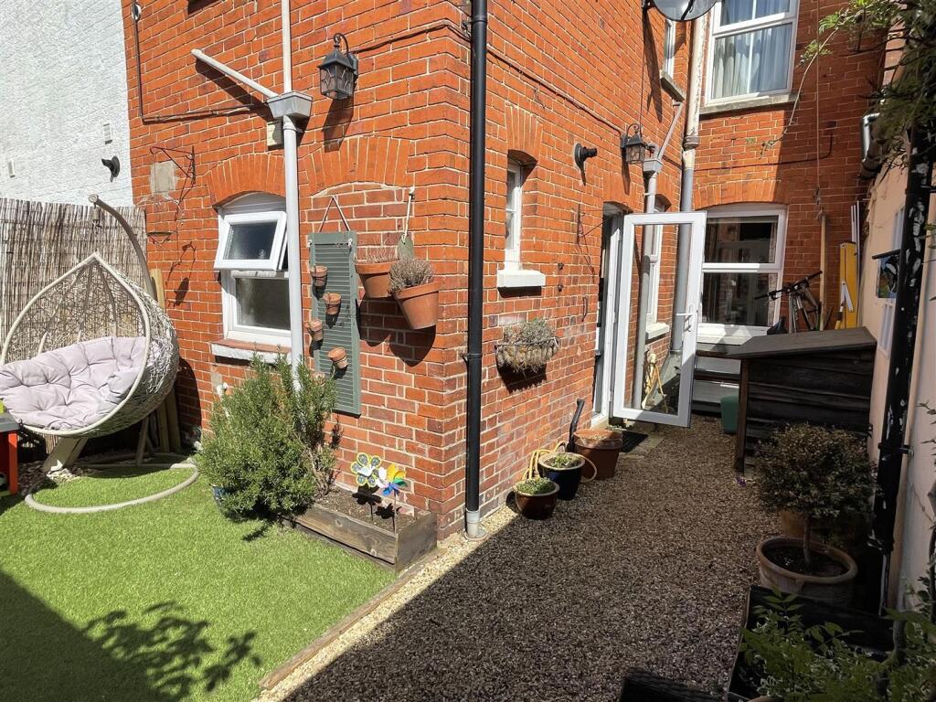 Garden 1.JPG