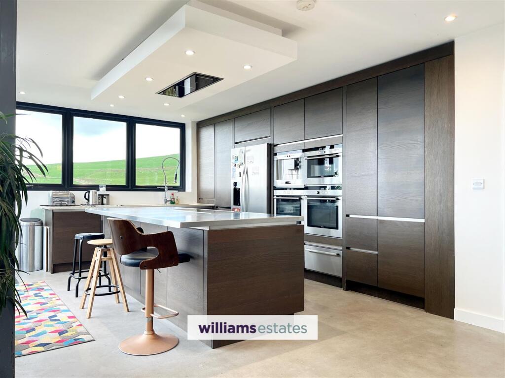 Open Plan Kitchen/Living Area