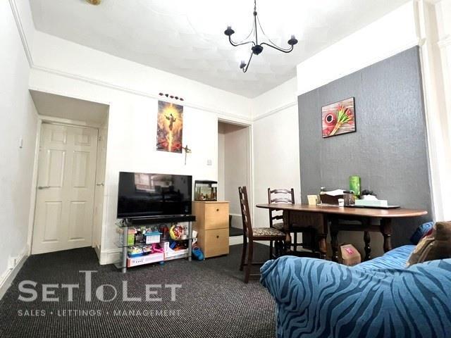 31 Chartley Road, LE31AB - Sale 6.jpg