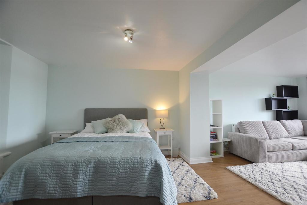 annexe bed.JPG