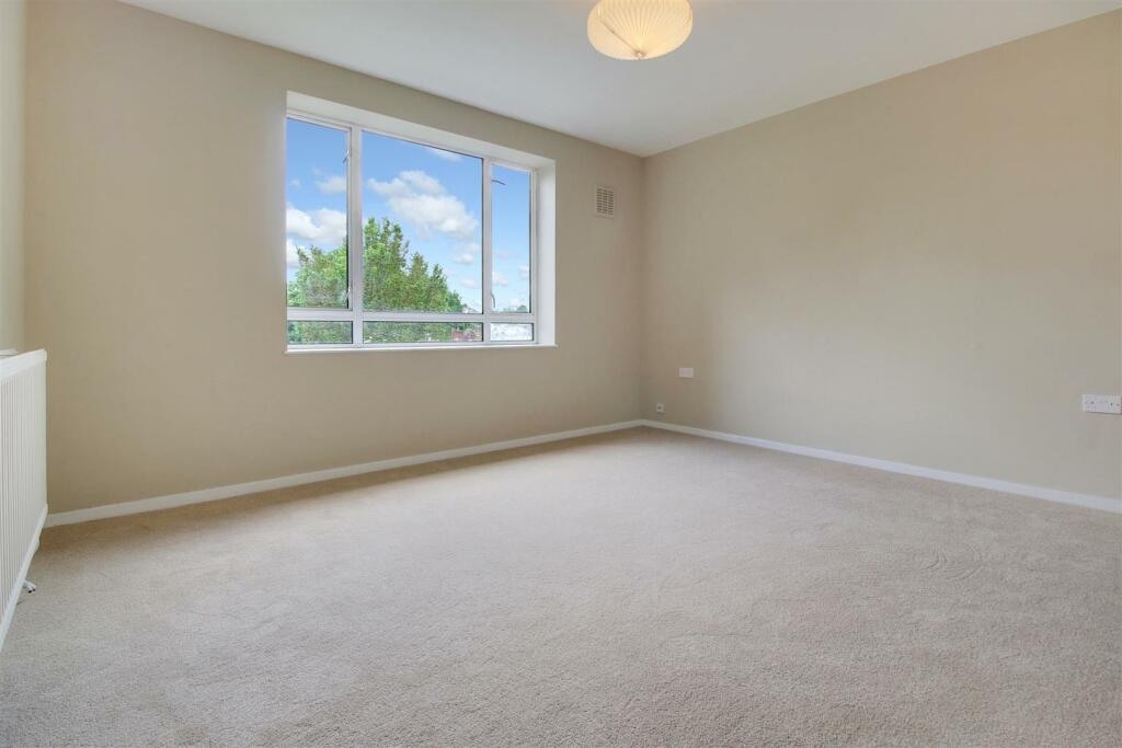 LOUNGE1.jpg
