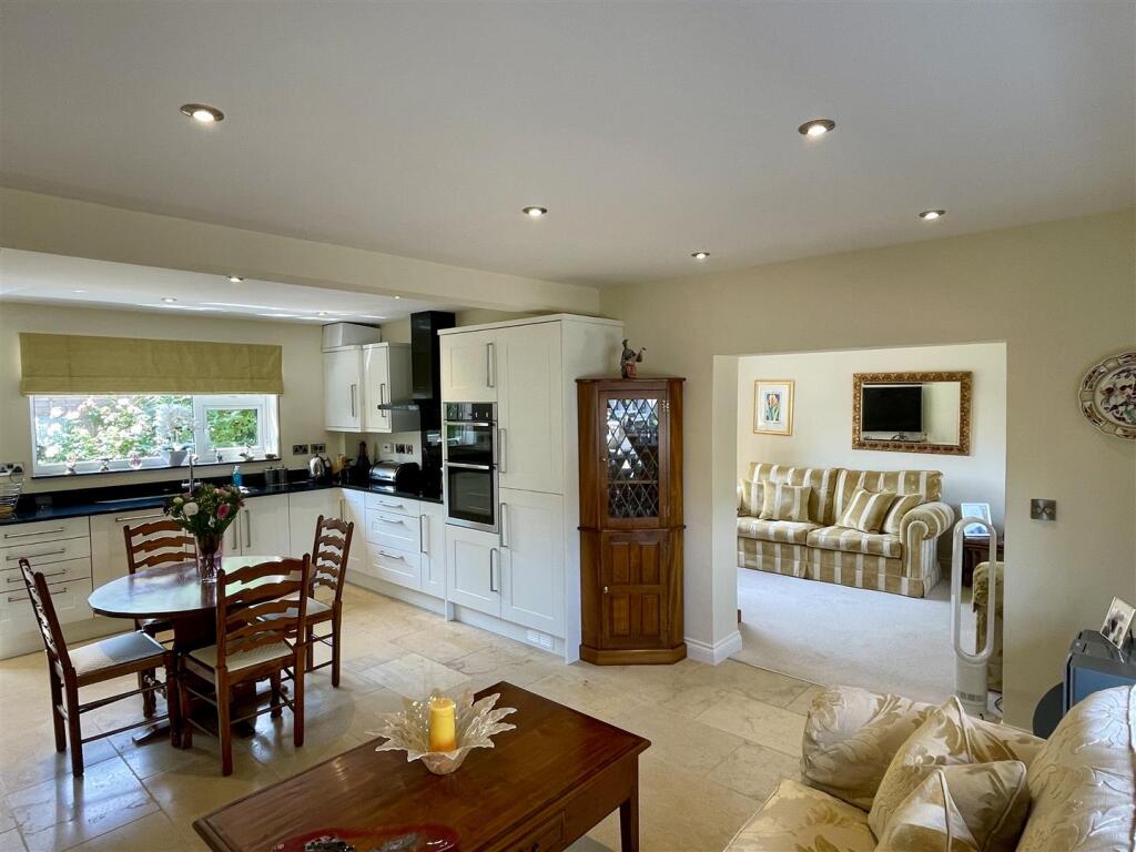 kitchen thro to Sitting Room.JPEG