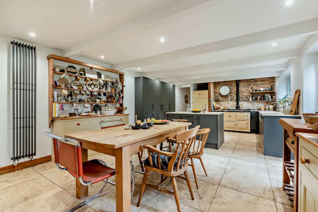 8622915-interior0...