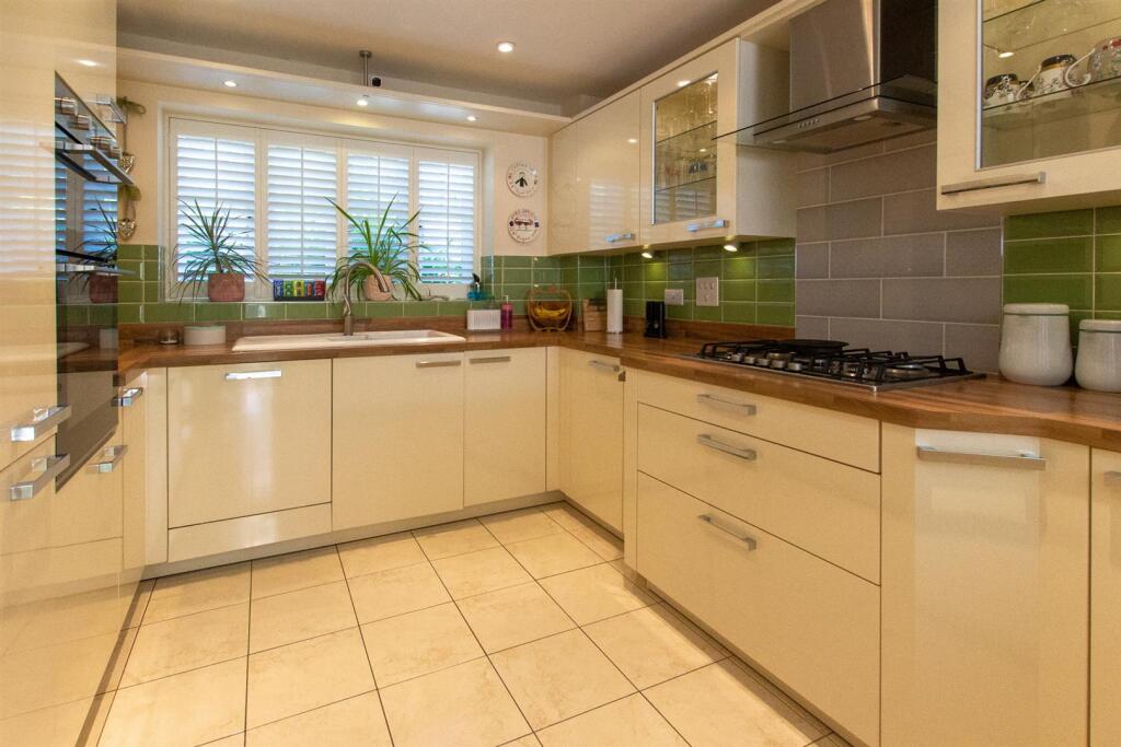 42 St Pauls - Kitchen .jpg
