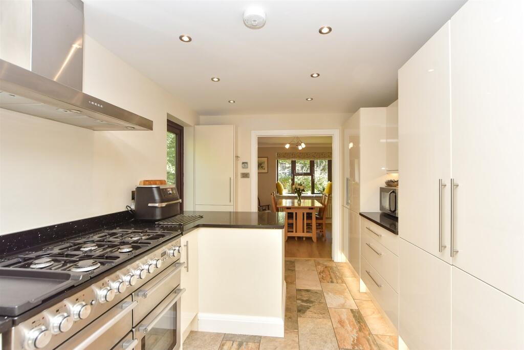 Kitchen/ Breakfast Room