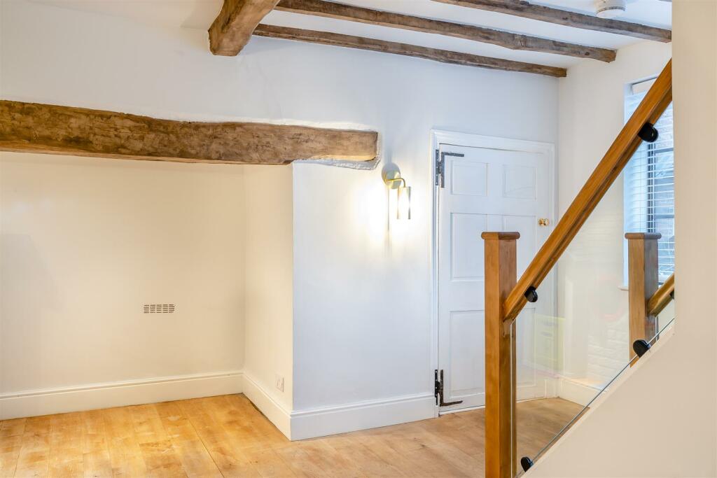 8582263-interior35.jpg
