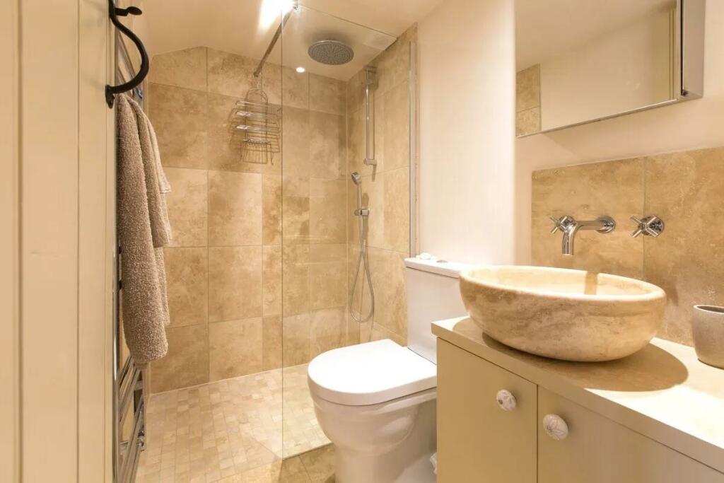 Studio Shower.jpeg