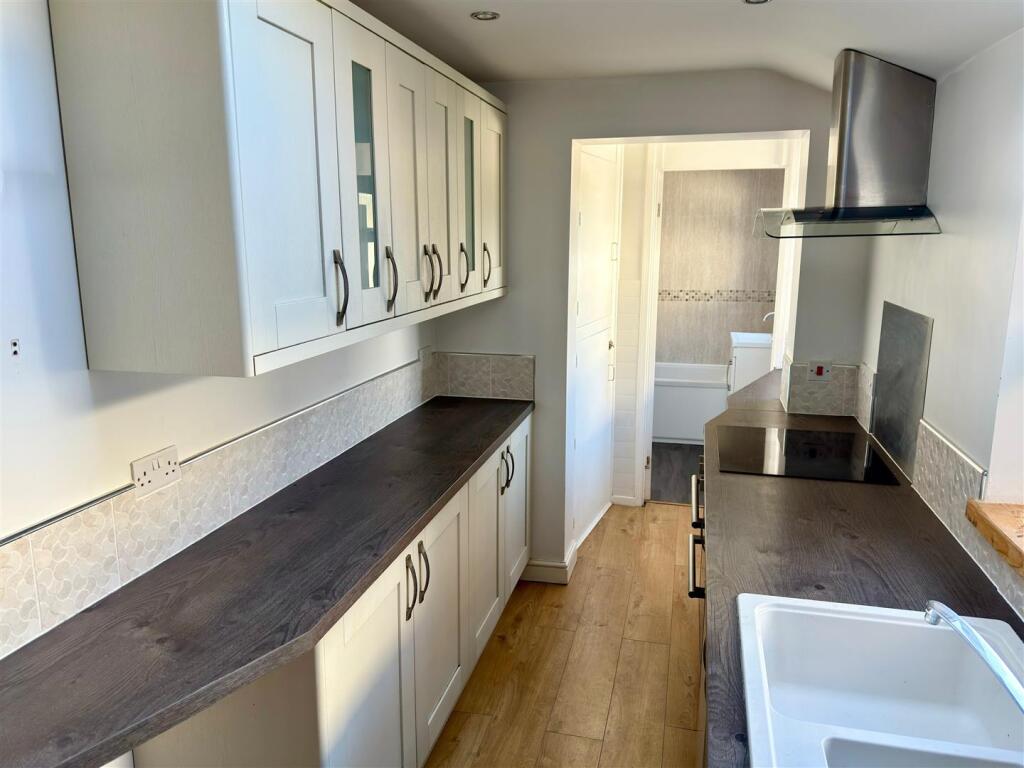 KITCHEN 1.jpg