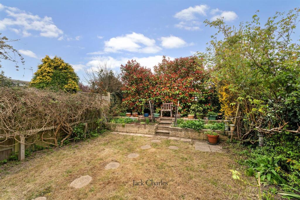 8 Maltings Close, TN11 0DY 012.jpg