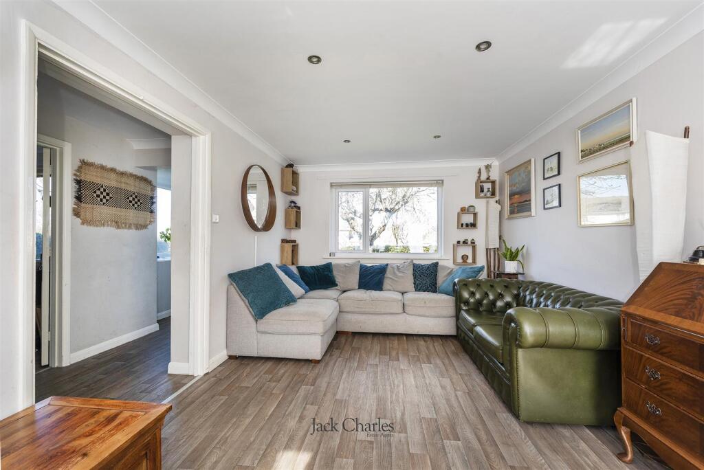 7 Stanley Close, TN12 0TA 008.jpg