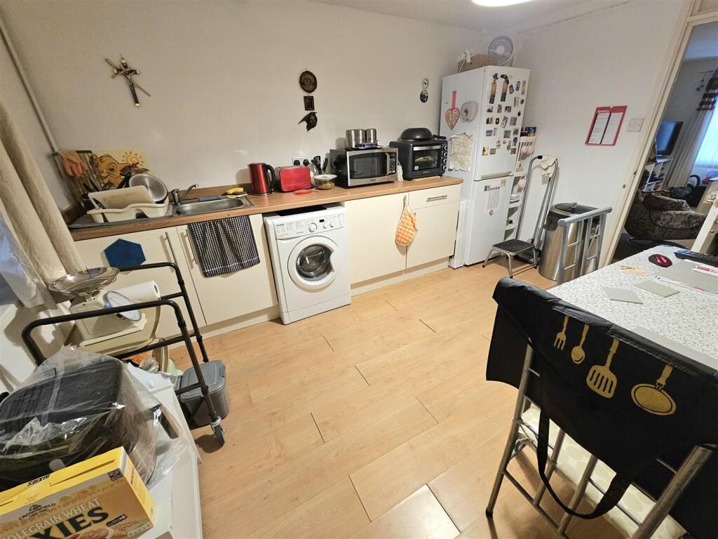 Apatment Kitchen 1.jpg